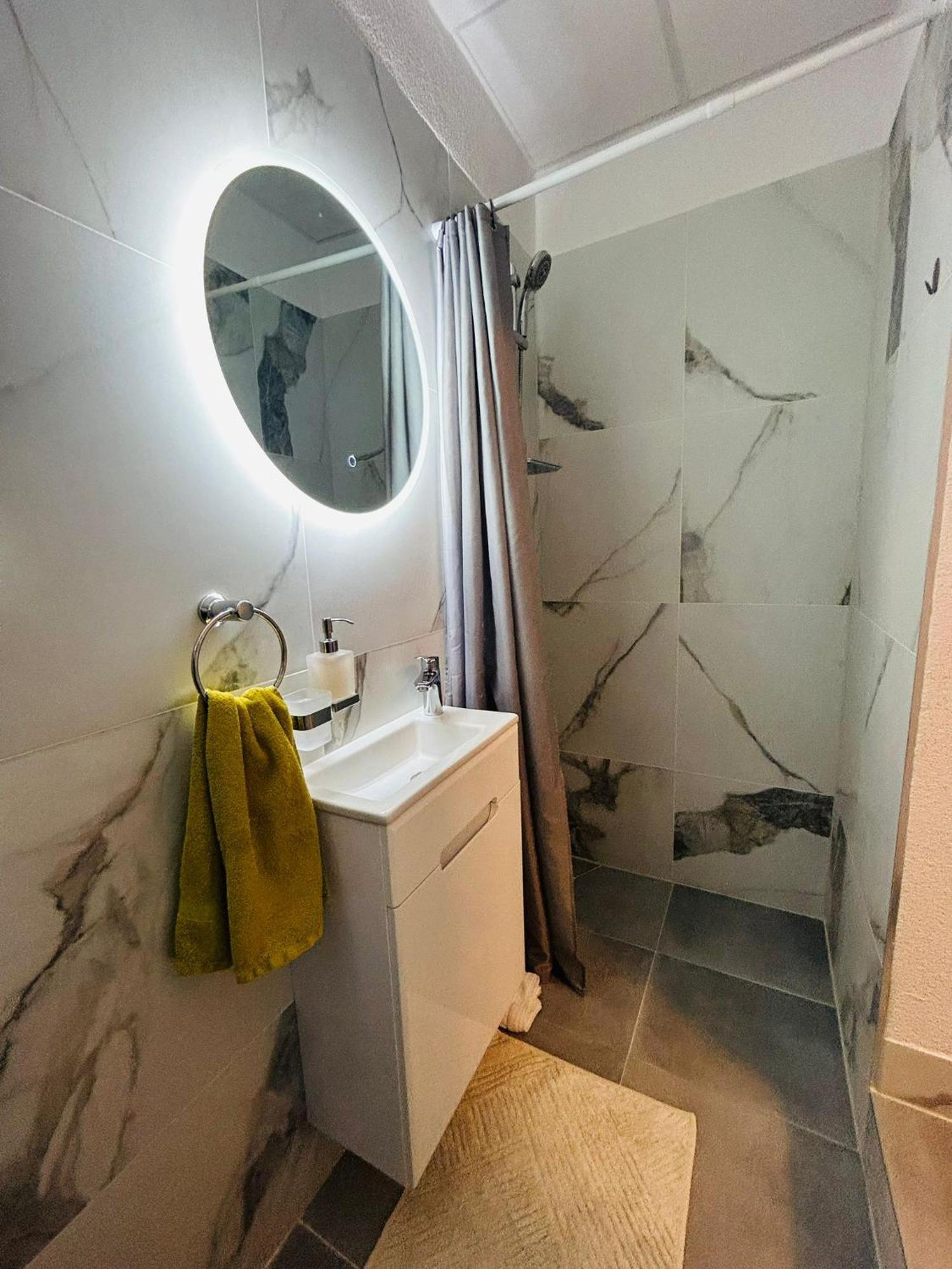 Apex Luxury Apartment